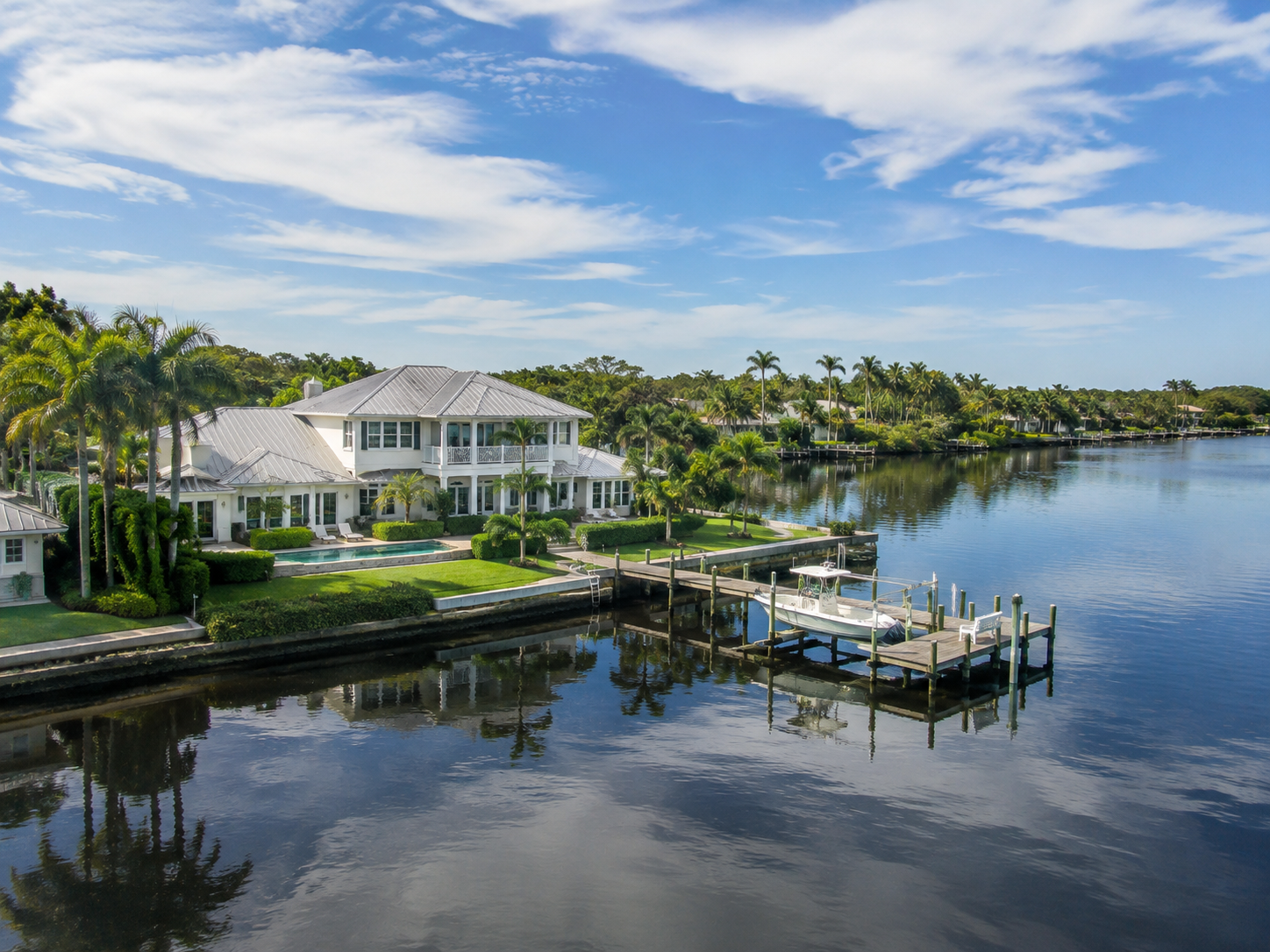Waterfront homes and private docks in Tequesta Florida