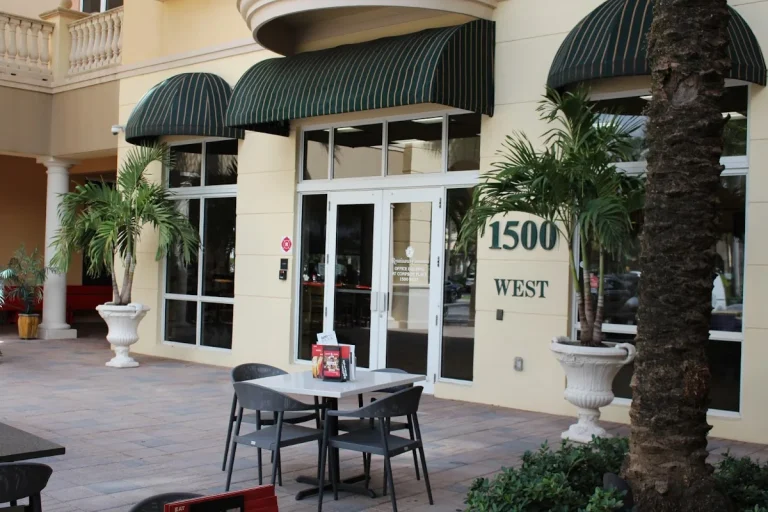 Entrance to the 1500 West building at 1500 Gateway Blvd, Boynton Beach